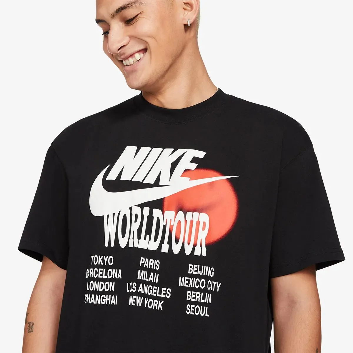 Nike T-shirt M NSW TEE WORLD TOUR 